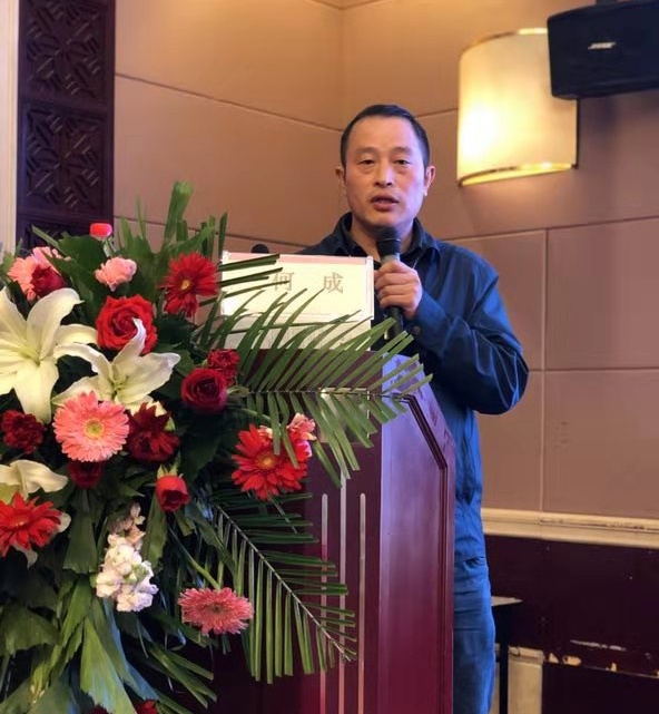 年會上急診主任何成講授“急性除草劑中毒的中西醫(yī)結(jié)合報告”