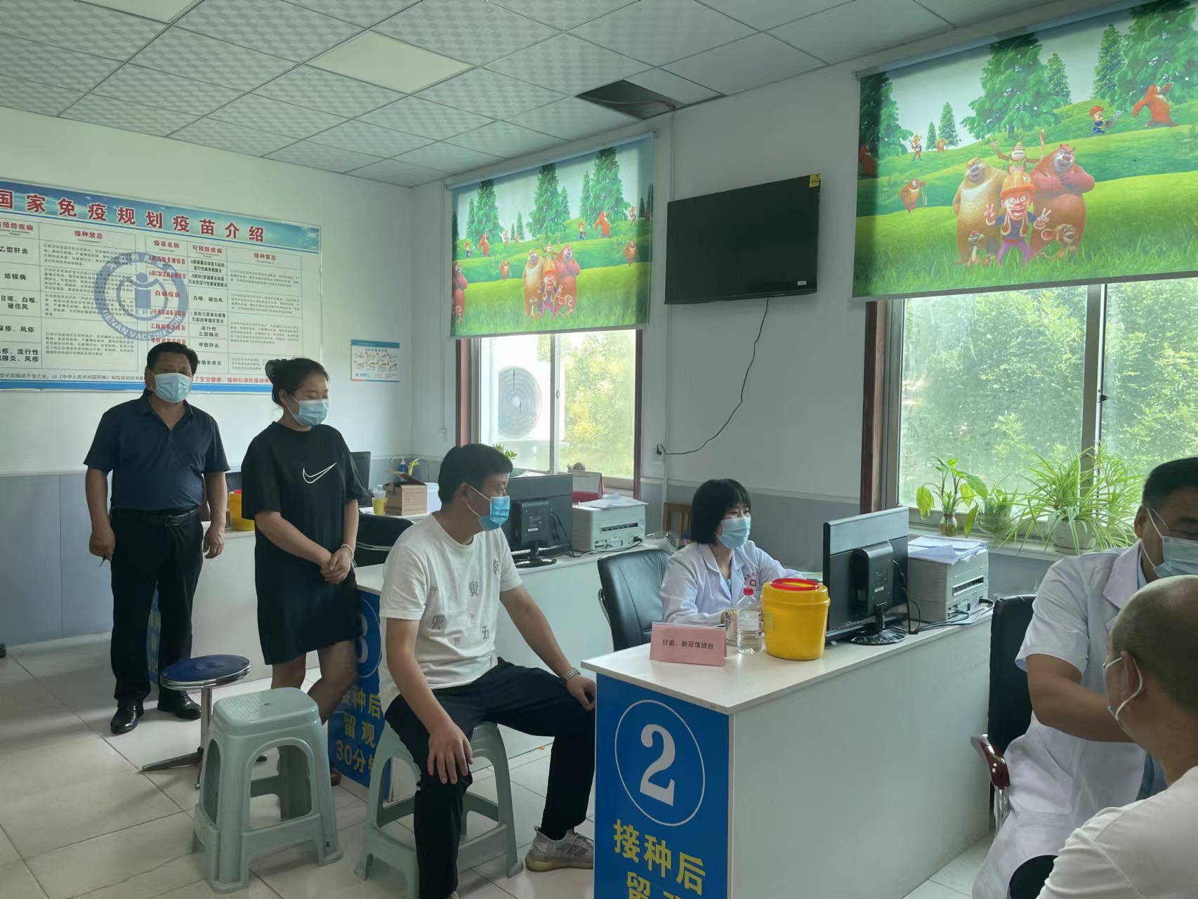 創(chuàng)新舉措 應(yīng)接盡接——方城券橋鎮(zhèn)60歲以上人群新冠疫苗接種工作高效開展