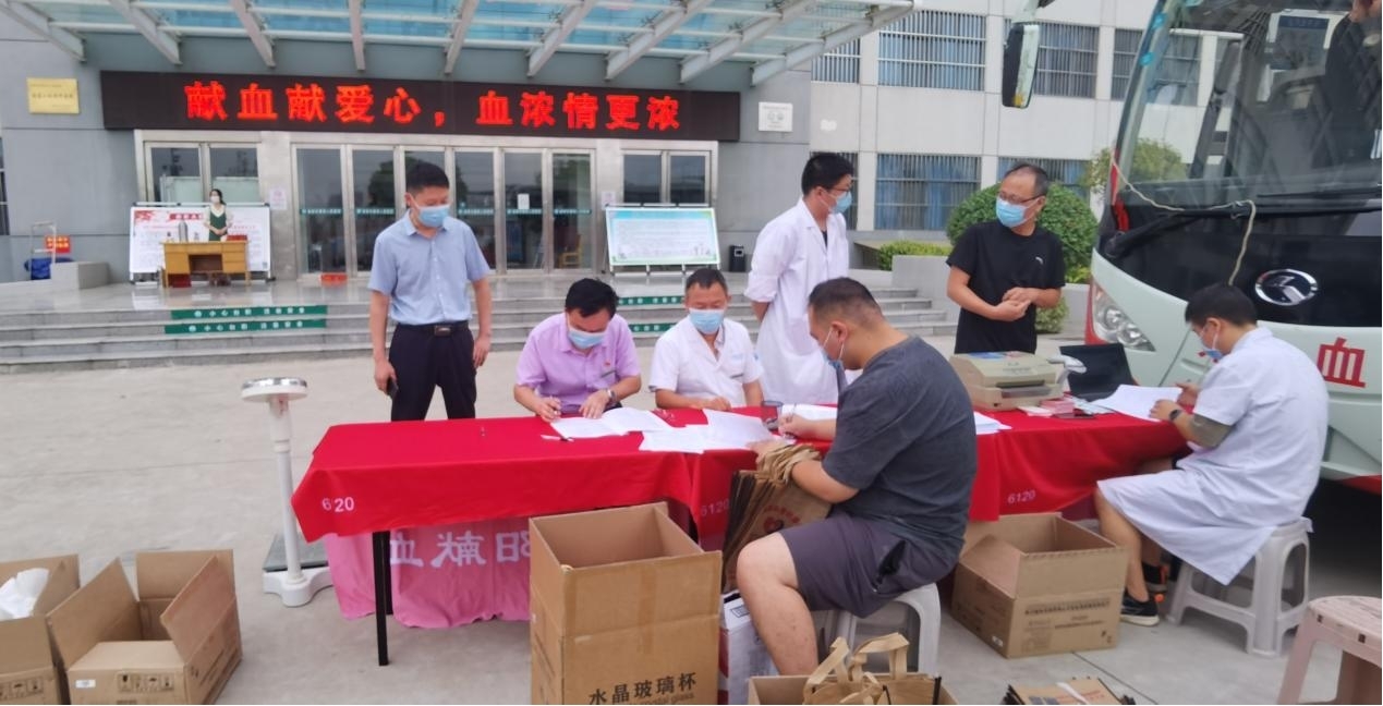 喜迎二十大  熱血踐初心 ——南陽(yáng)市第四人民醫(yī)院開(kāi)展“無(wú)償獻(xiàn)血”活動(dòng)