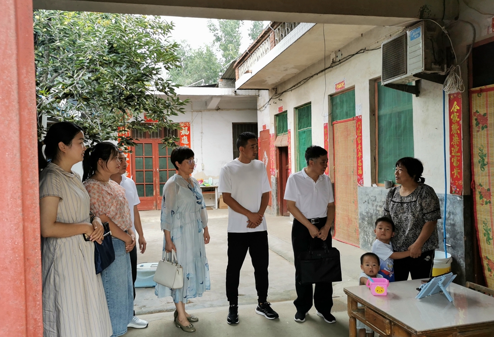 南陽(yáng)市專家組蒞臨鎮(zhèn)平縣對(duì)“兒童營(yíng)養(yǎng)改善項(xiàng)目管理及監(jiān)測(cè)評(píng)估工作”進(jìn)行現(xiàn)場(chǎng)督導(dǎo)檢查 南陽(yáng)市專家組蒞臨鎮(zhèn)平縣對(duì)“兒童營(yíng)養(yǎng)改善項(xiàng)目管理及監(jiān)測(cè)評(píng)估工作”進(jìn)行現(xiàn)場(chǎng)督導(dǎo)檢查