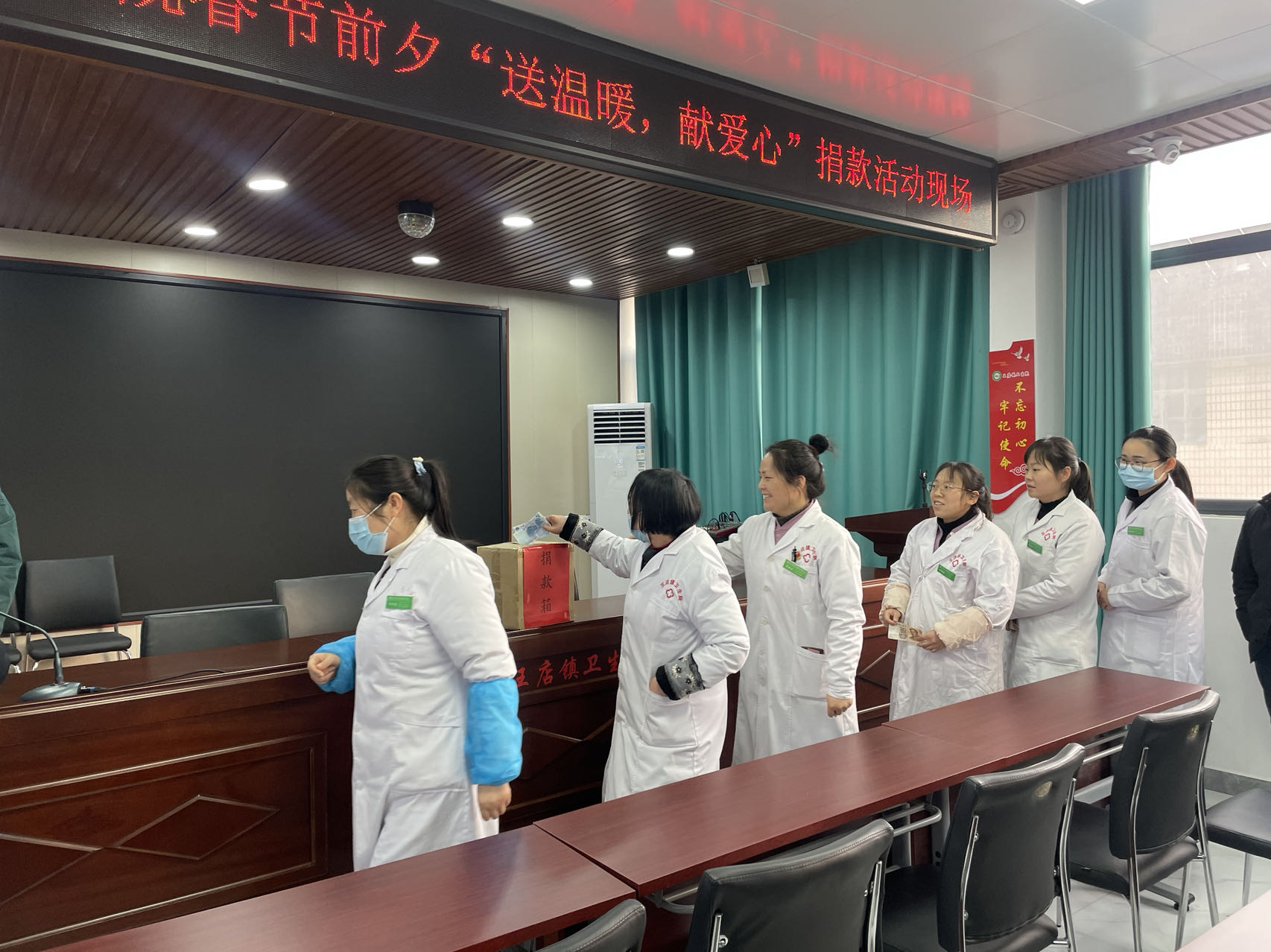 冬日溫暖 | 內(nèi)鄉(xiāng)縣王店鎮(zhèn)衛(wèi)生院組織開展春節(jié)前夕“送溫暖、獻(xiàn)愛心”捐款活動