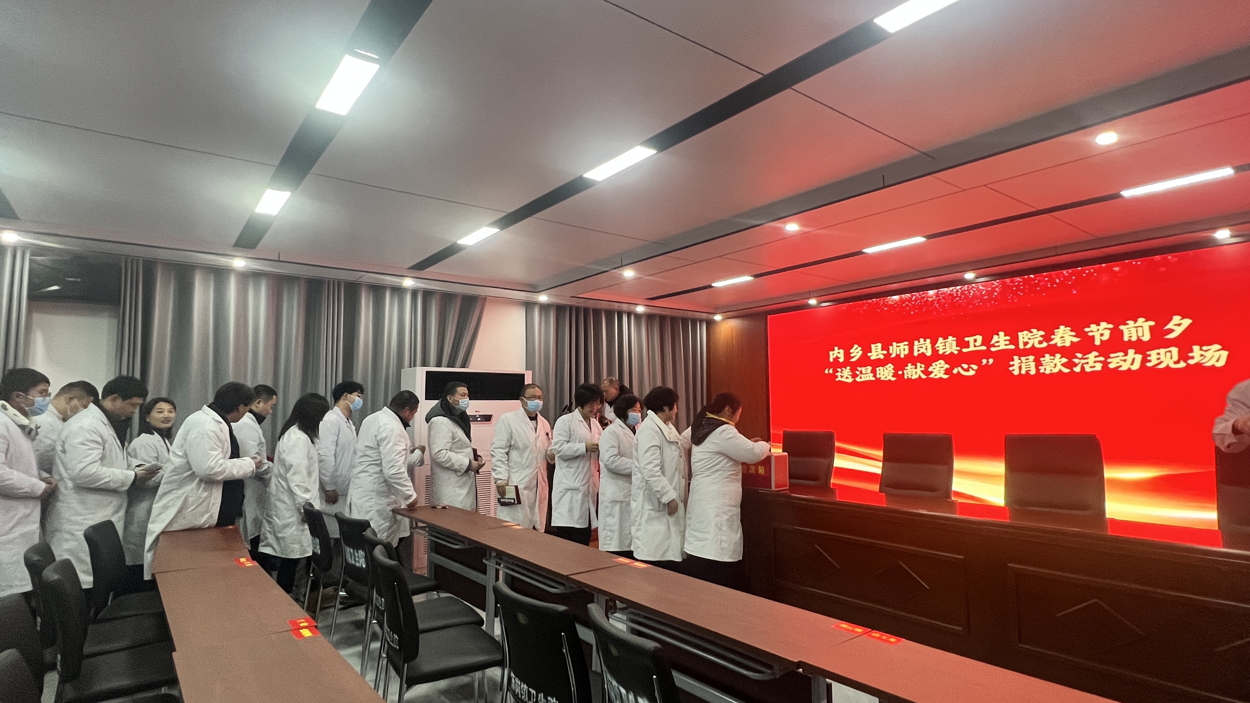 情暖寒冬 匯聚愛心 丨內(nèi)鄉(xiāng)縣師崗鎮(zhèn)衛(wèi)生開展春節(jié)前夕“送溫暖·獻(xiàn)愛心”社會(huì)捐助活動(dòng)