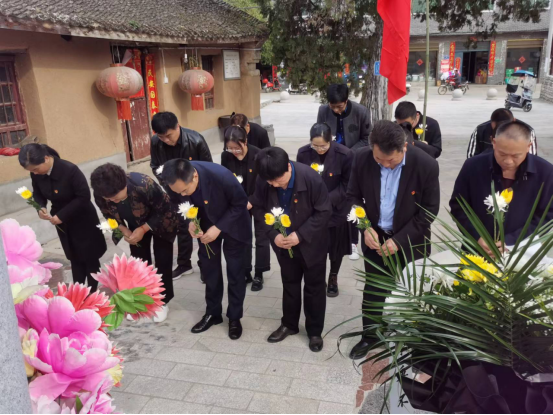 夏館鎮(zhèn)衛(wèi)生院開展主題黨日活動：緬懷革命先烈，賡續(xù)紅色血脈活動