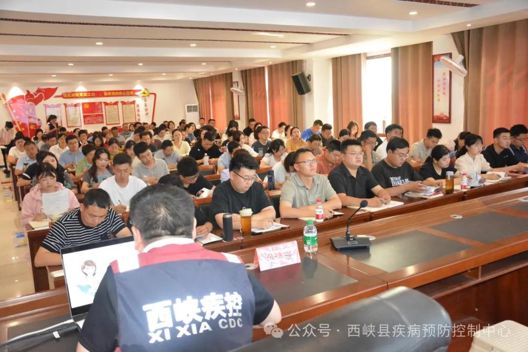 凝聚社會(huì)力量  合力共抗艾滋——西峽縣疾控中心開展艾滋病防治宣傳教育進(jìn)黨?；顒?dòng)