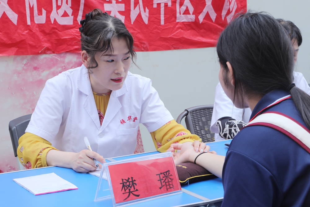 拒絕煙草 珍愛生命——南陽禎華堂5.31 世界無煙日義診活動走進新華城市廣場