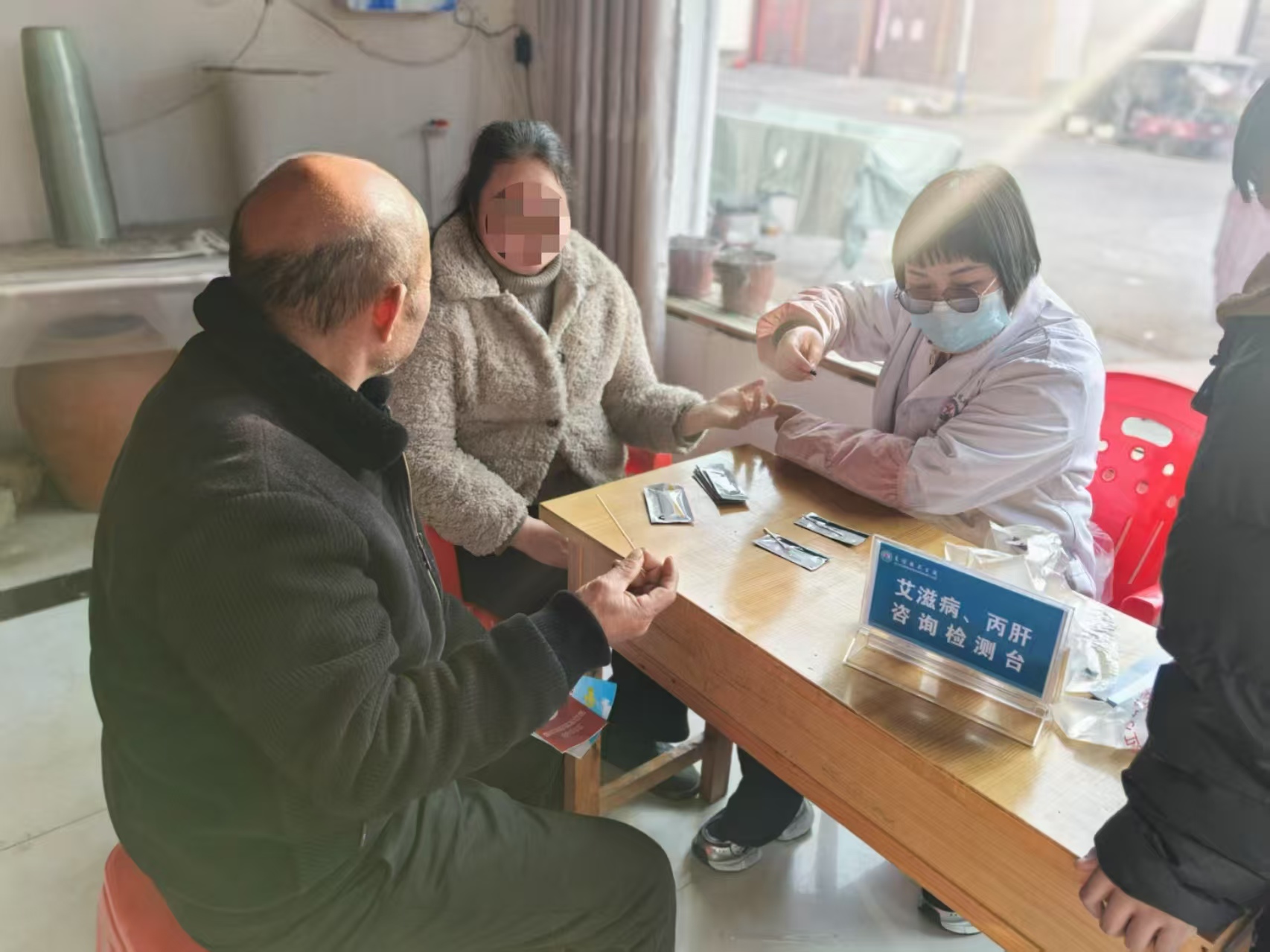 雙節(jié)防艾抗丙不停歇：夏館鎮(zhèn)衛(wèi)生院守護居民健康