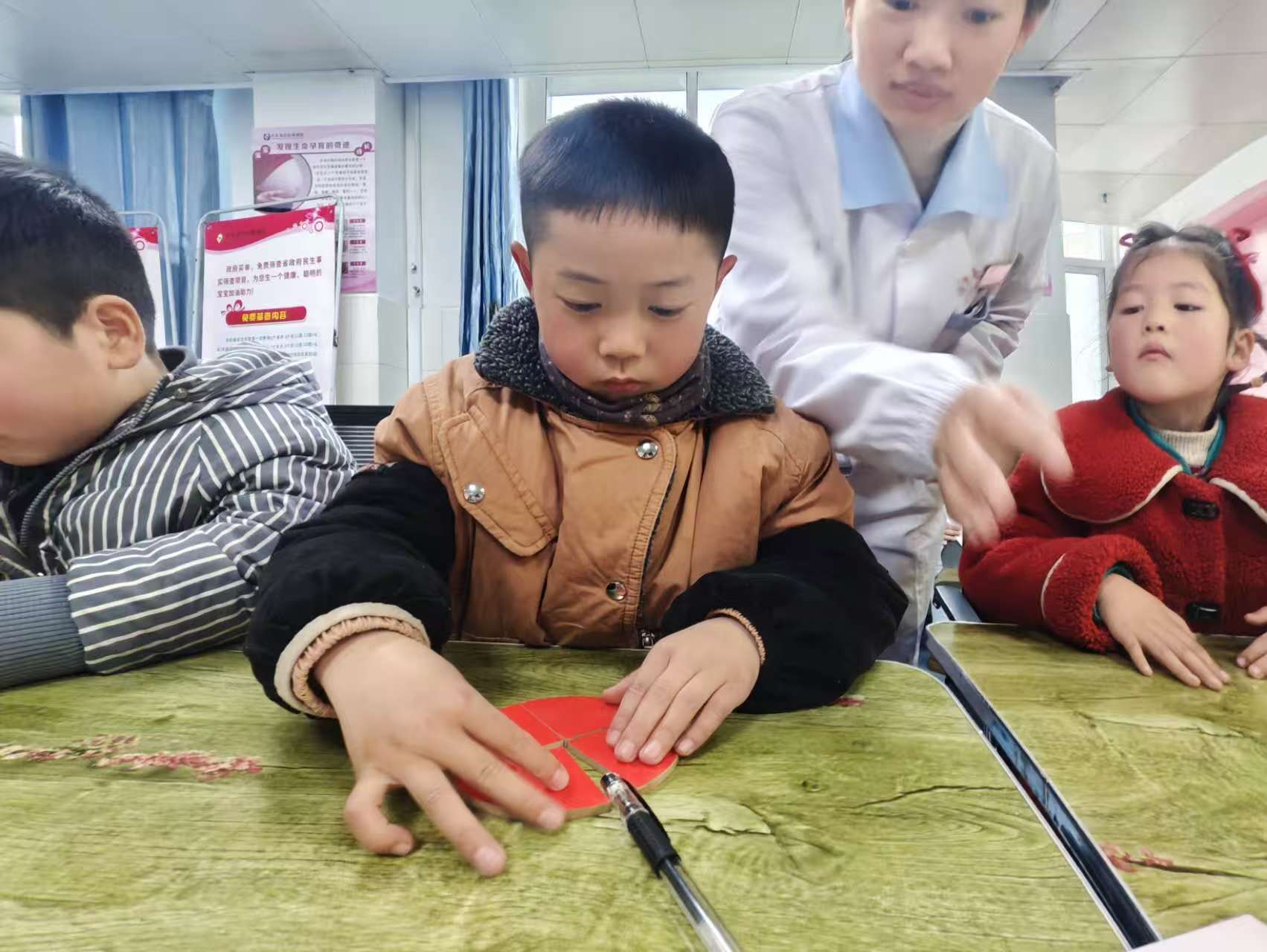 學(xué)知識(shí)，做花燈，內(nèi)鄉(xiāng)縣婦幼保健院舉辦元宵節(jié)活動(dòng)