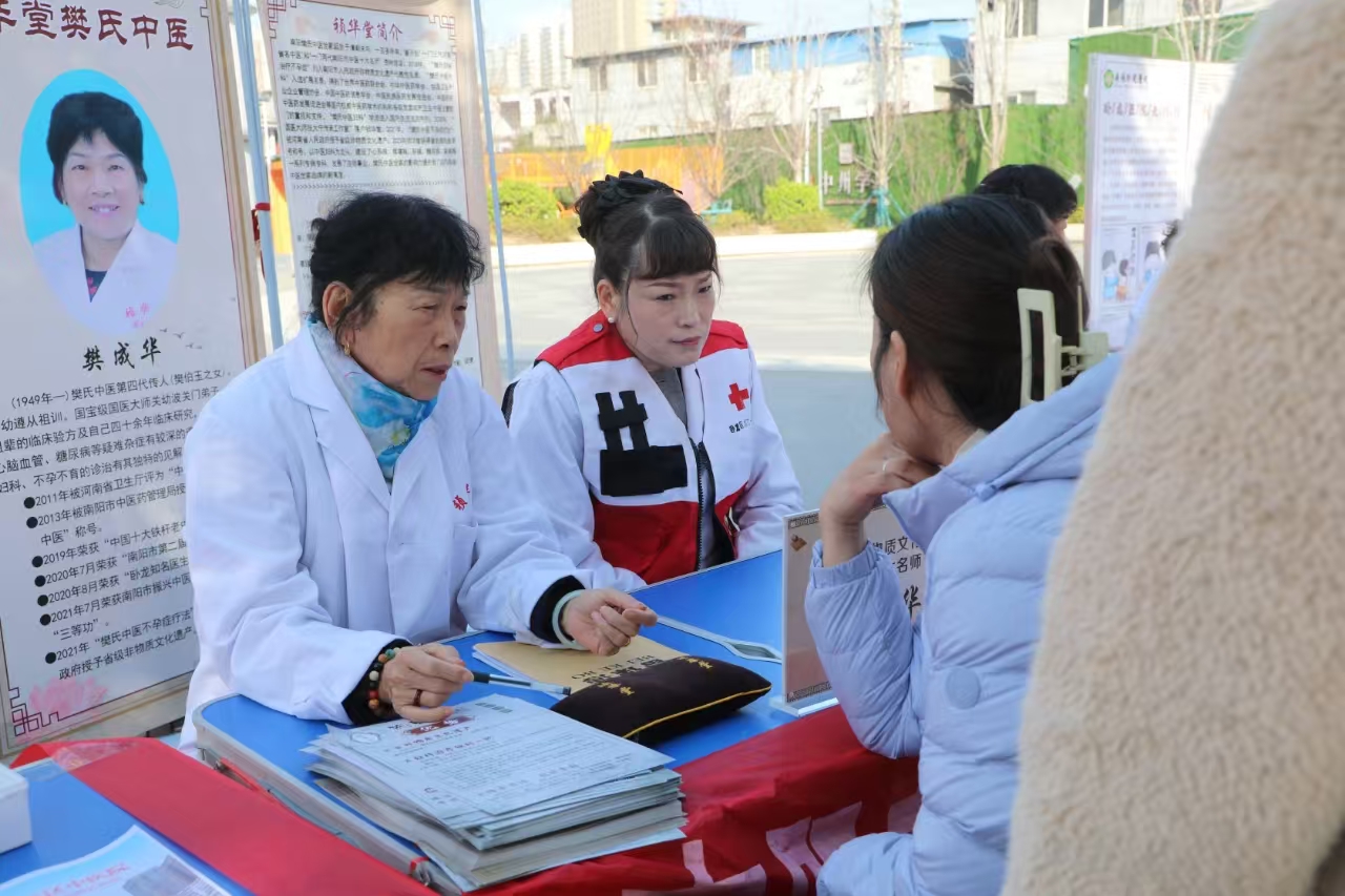 臥龍區(qū)中醫(yī)藥文化宣傳一條街活動(dòng)完美舉辦