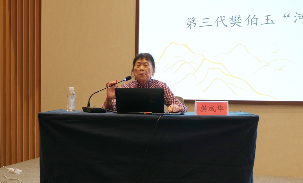 中華名醫(yī)薪火傳承論壇及國醫(yī)名師經(jīng)方運用合作交流會在南陽仲景書院圓滿舉行 樊成華做學(xué)術(shù)講座