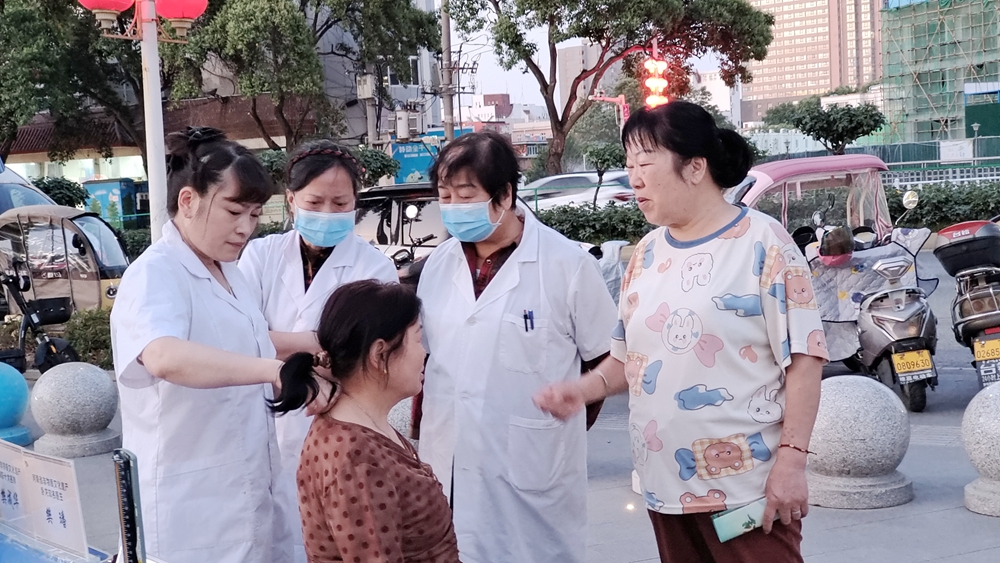 傳承岐黃薪火 惠及百姓健康：禎華堂積極參與臥龍區(qū)中醫(yī)藥文化夜市