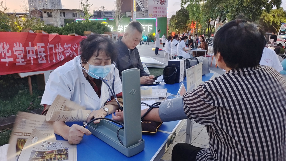 傳承岐黃薪火 惠及百姓健康：禎華堂積極參與臥龍區(qū)中醫(yī)藥文化夜市