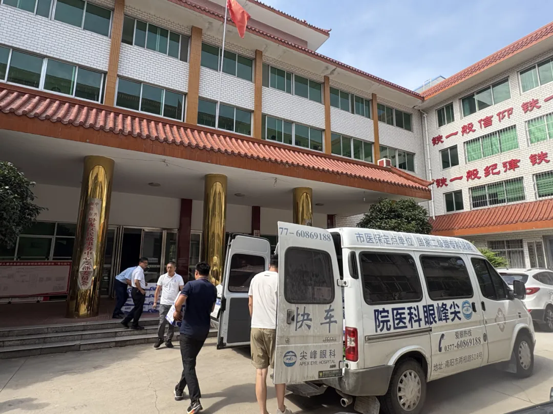 南陽尖峰眼科醫(yī)院開展慶 “八一” 慰問活動?